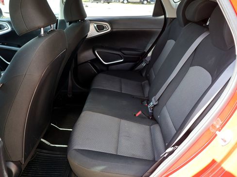 Used 2022 Kia Soul LX FWD image 12