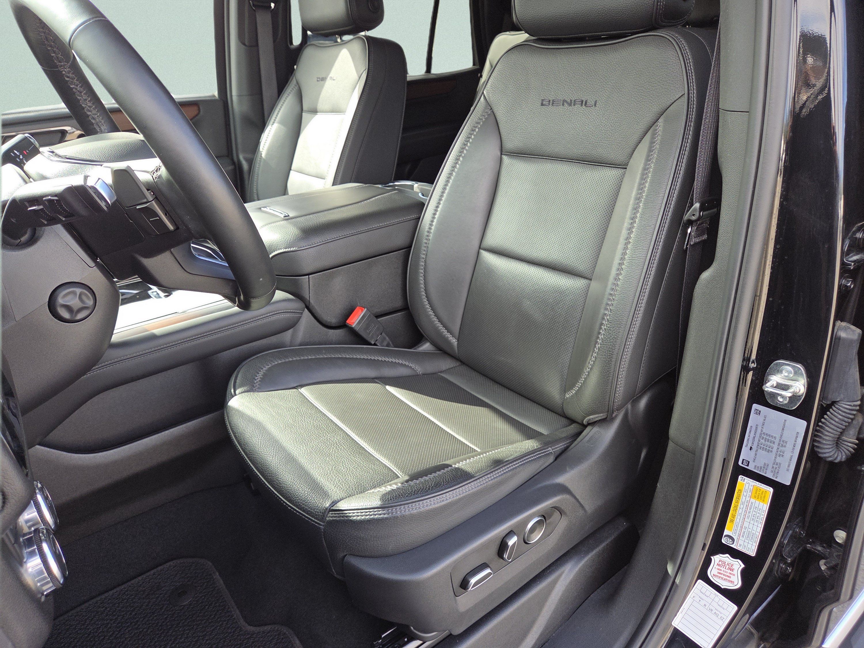 Used 2025 GMC Yukon Denali AWD/4WD image 6