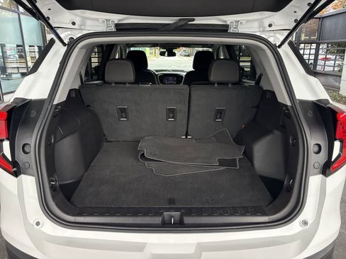 Used 2024 GMC Terrain SLE image 17