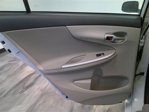 Used 2013 Toyota Corolla LE image 26