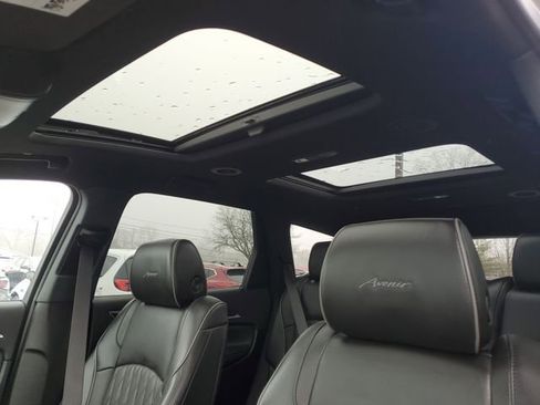 Used 2023 Buick Enclave Avenir w/ Avenir Technology Package AWD/4WD image 9