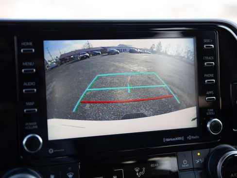 Used 2020 Toyota Highlander LE image 18