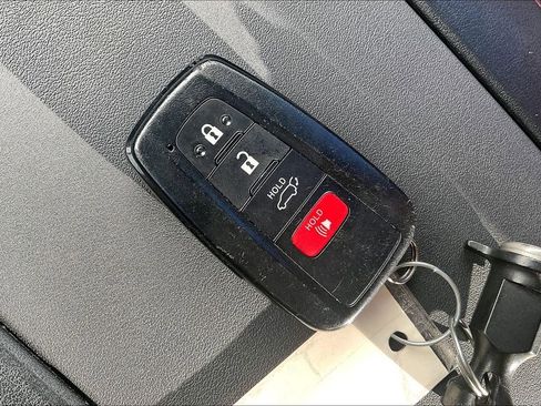 Used 2023 Toyota Highlander L image 13