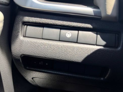 Used 2023 Nissan Rogue SV FWD image 25