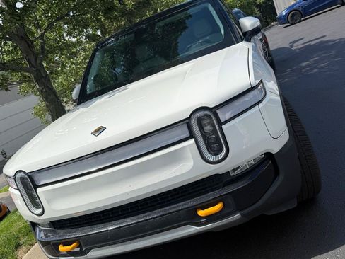 Used 2023 Rivian R1S Adventure AWD/4WD image 2