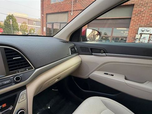Used 2017 Hyundai Elantra SE FWD image 38