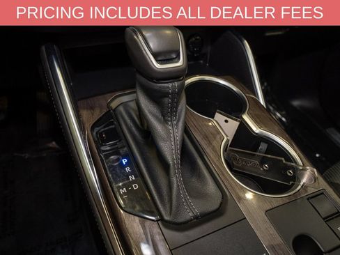 Used 2023 Toyota Highlander Limited FWD image 19