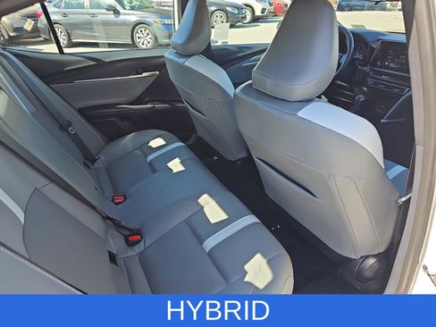 Used 2025 Toyota Camry SE FWD image 11