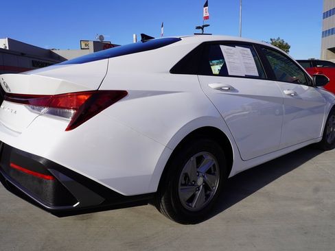 Used 2025 Hyundai Elantra SE image 7