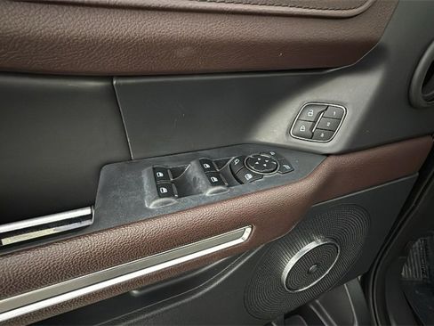 Used 2024 Ford Expedition Limited image 30