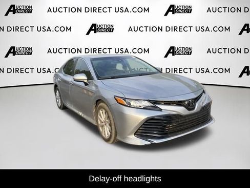 Used 2018 Toyota Camry LE FWD image 5