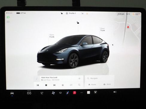 Used 2025 Tesla Model Y AWD image 26