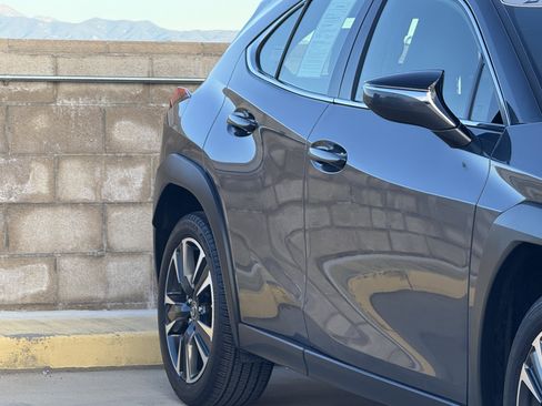 Certified 2022 Lexus UX 200 image 5