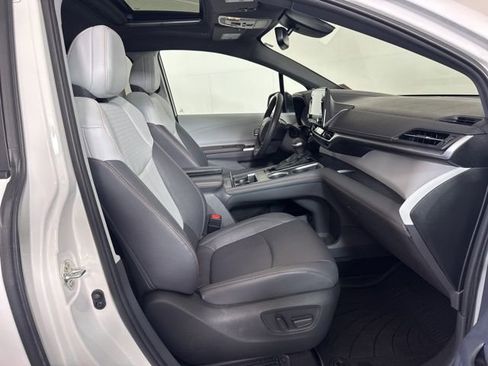 Used 2024 Toyota Sienna XSE AWD/4WD image 4