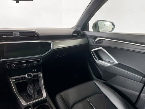 Used 2025 Audi Q3 2.0T Premium image 34