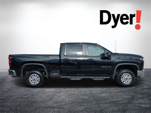 Used 2022 Chevrolet Silverado 2500 LT w/ Convenience Package image 2