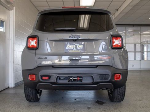 Certified 2022 Jeep Renegade Trailhawk w/ Trailer Tow Group image 4