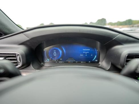 Used 2020 Ford Explorer Platinum w/ Premium Technology Package image 16