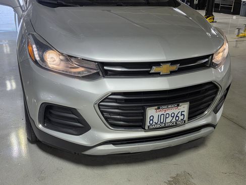 Used 2019 Chevrolet Trax LT w/ LT Convenience Package image 9