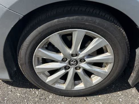 Used 2019 Toyota Camry LE w/ Convenience Package FWD image 8