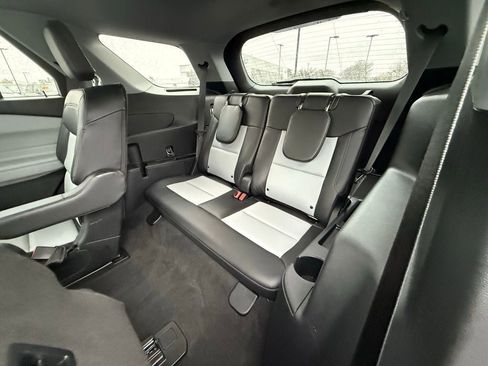 Certified 2022 Ford Explorer XLT w/ Equipment Group 202A image 11