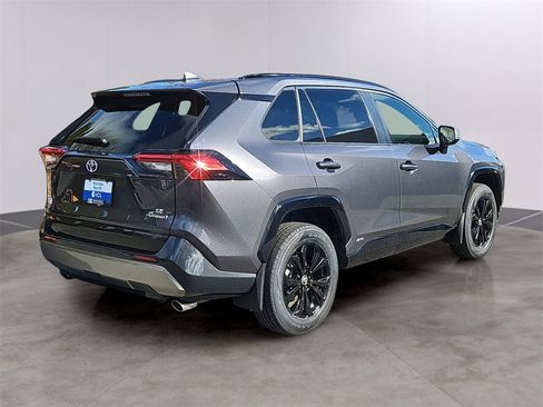 Used 2024 Toyota RAV4 SE image 4