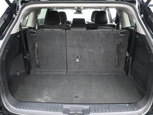 Used 2024 Toyota Highlander LE image 6