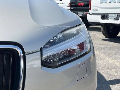 Used 2016 Volvo XC90 T6 Momentum w/ Momentum Plus Package AWD/4WD image 9