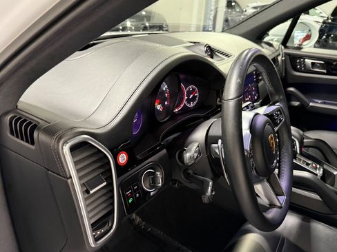 Used 2022 Porsche Cayenne image 22