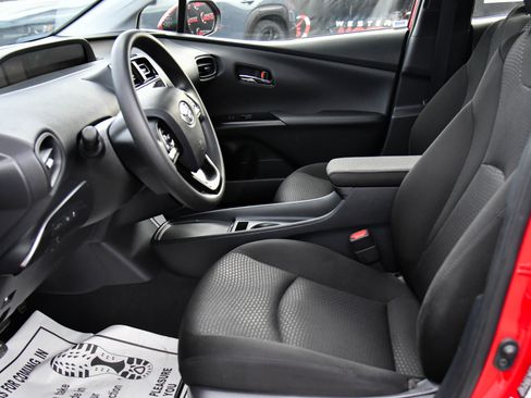 Used 2021 Toyota Prius LE image 16