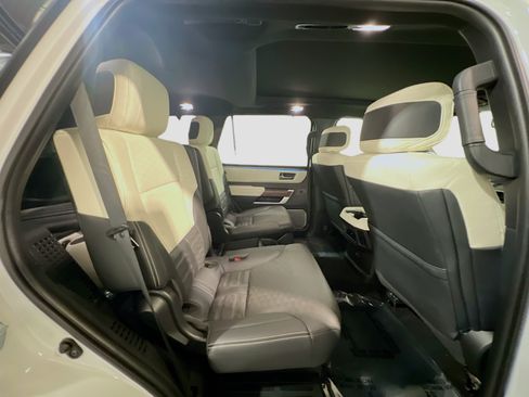 Used 2024 Toyota Sequoia Capstone AWD/4WD image 20