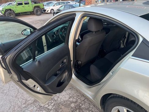 Used 2016 Chevrolet Cruze LT image 12