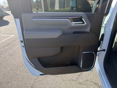 Used 2025 Chevrolet Silverado 2500 LT w/ Convenience Package image 14