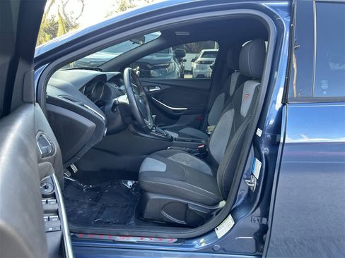 Used 2018 Ford Focus ST image 2