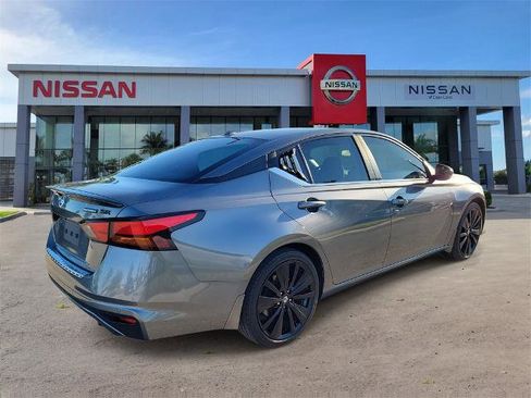 Certified 2022 Nissan Altima 2.5 SR w/ Midnight Edition Package image 5