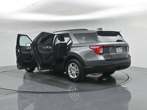 Certified 2025 Ford Explorer Active RWD image 38