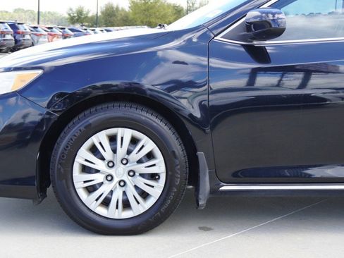 Used 2014 Toyota Camry LE image 10