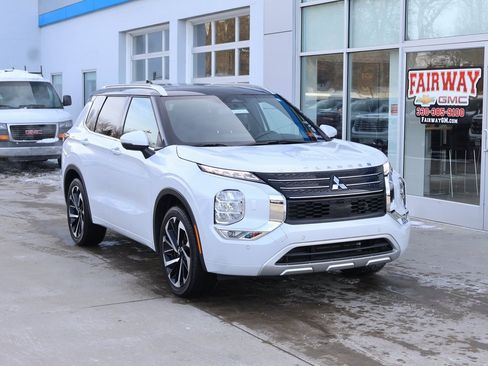 Used 2024 Mitsubishi Outlander SEL image 2
