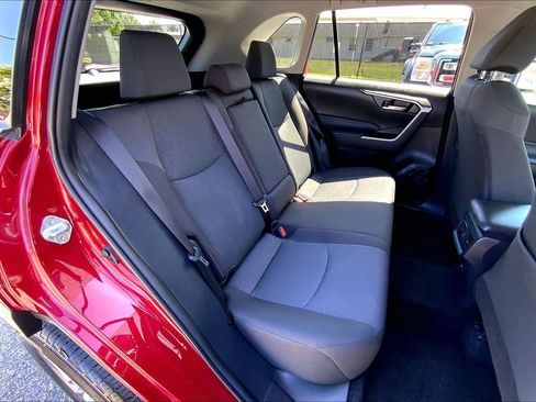 Used 2025 Toyota RAV4 XLE AWD/4WD image 31