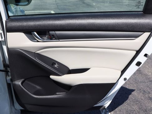 Used 2018 Honda Accord LX image 30