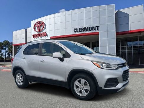 Used 2021 Chevrolet Trax LT w/ LT Convenience Package image 1