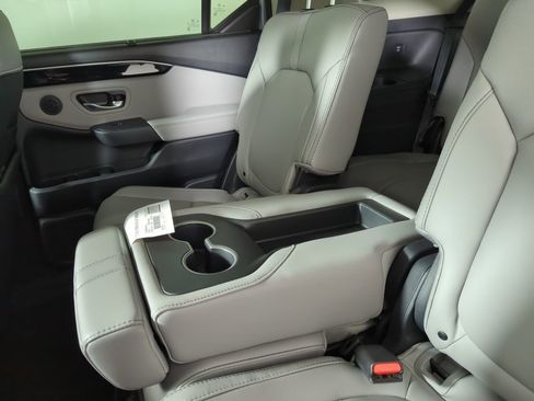 New 2025 Honda Pilot Touring image 27