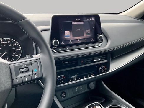 Certified 2025 Nissan Rogue SV FWD image 7