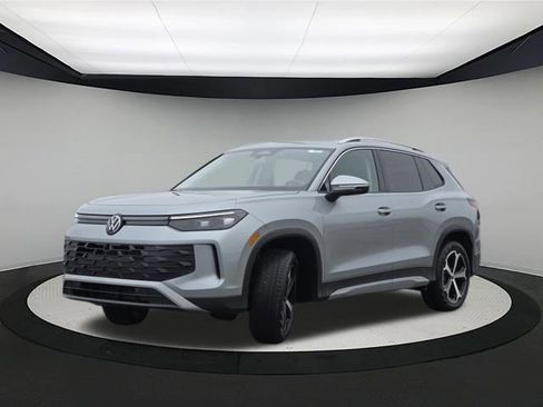 New 2026 Volkswagen Tiguan SE image 3