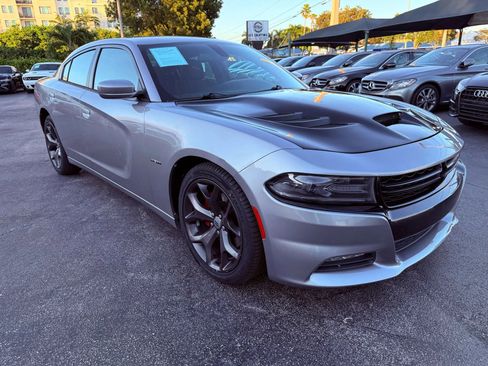 Used 2018 Dodge Charger R/T w/ Navigation & Travel Group image 8