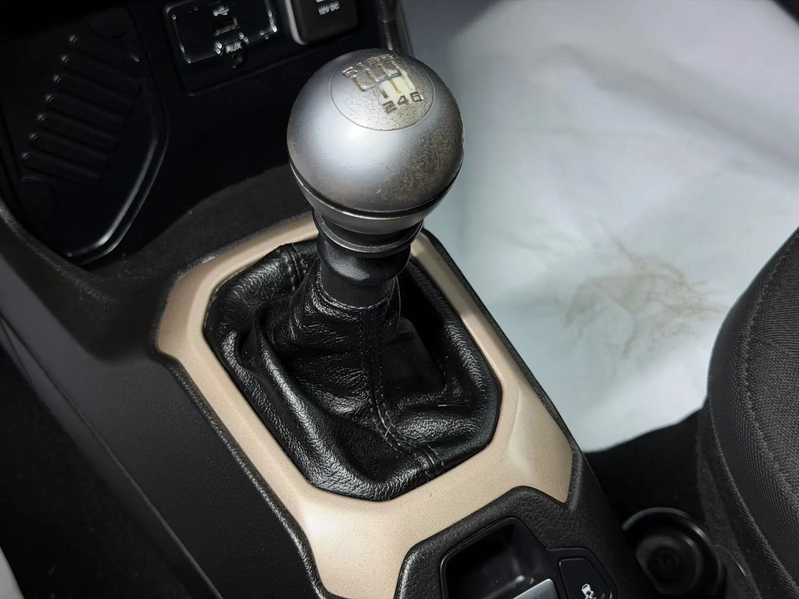 Used 2016 Jeep Renegade 75th Anniversary FWD image 34