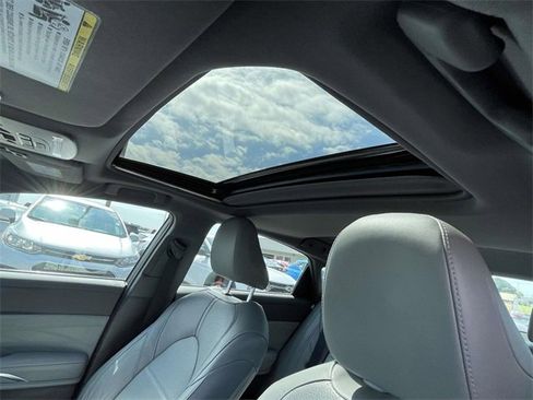 Used 2020 Toyota Avalon Limited image 17