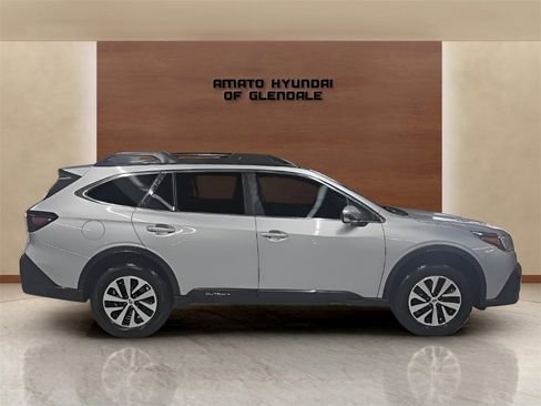 Used 2021 Subaru Outback Premium image 7