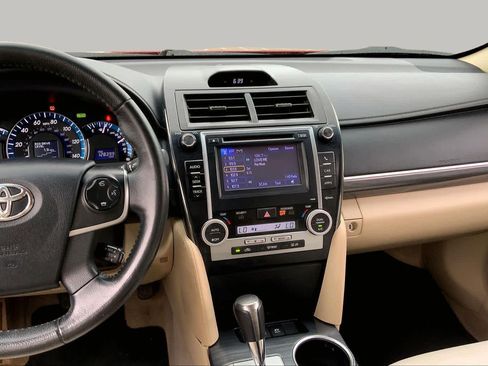 Used 2013 Toyota Camry XLE w/ Convenience Pkg FWD image 7