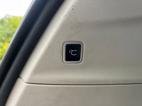 Used 2019 Chrysler Pacifica Limited FWD image 16